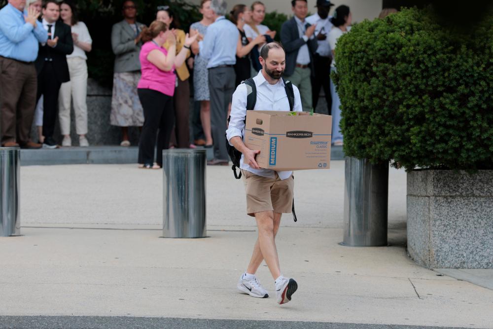 US Paid Federal Employees $9.5 Billion Not to Work in 2025