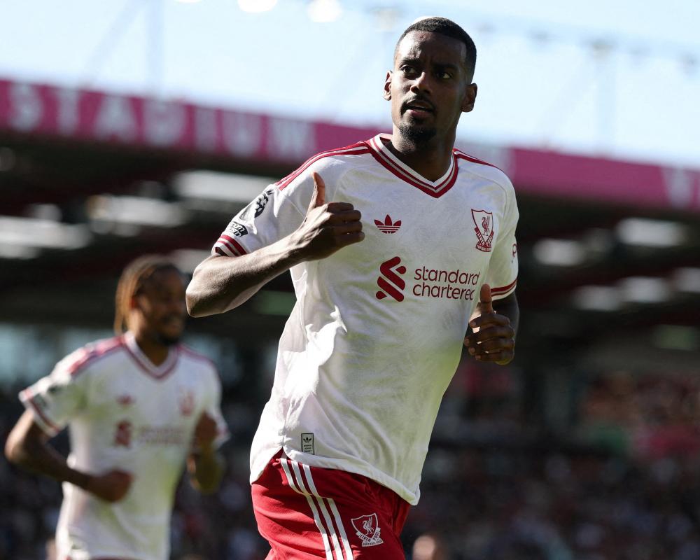 Isak Seals Liverpool Victory on Iraola's Bournemouth Return