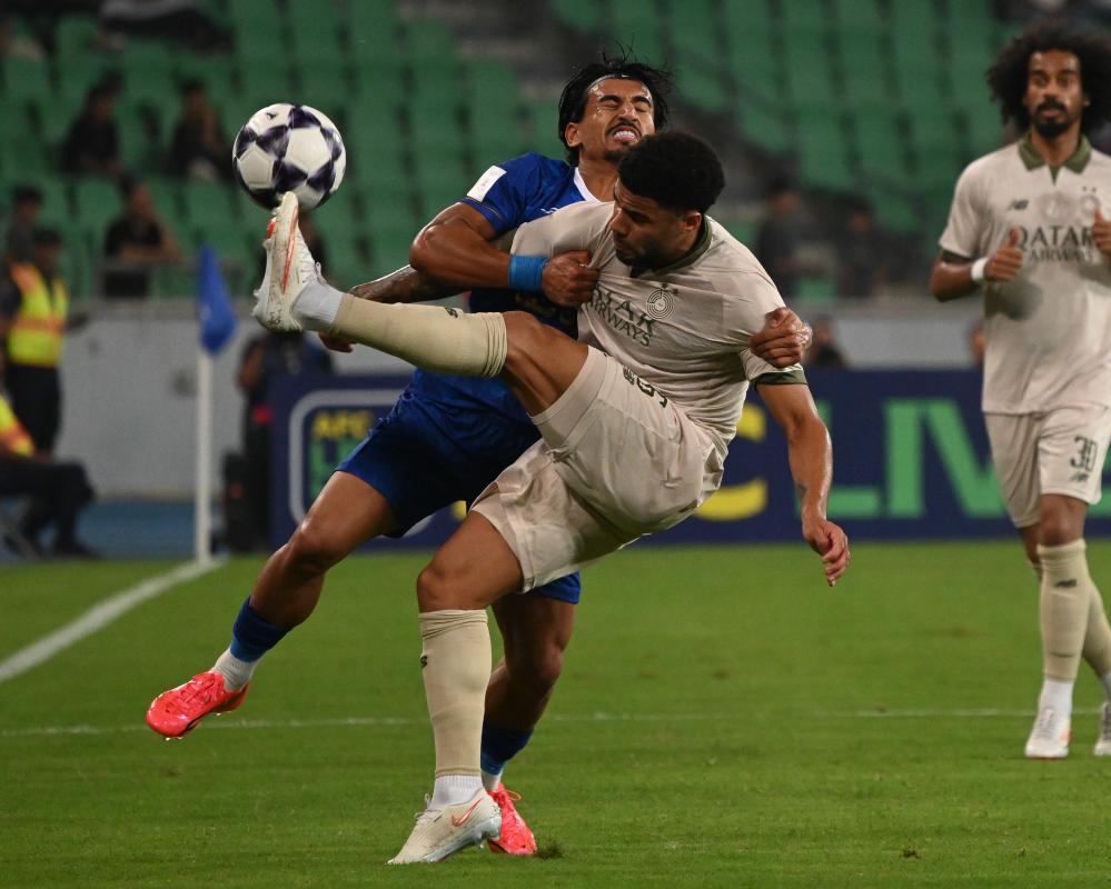 Iranian Football Returns Amid War and League Title Dispute