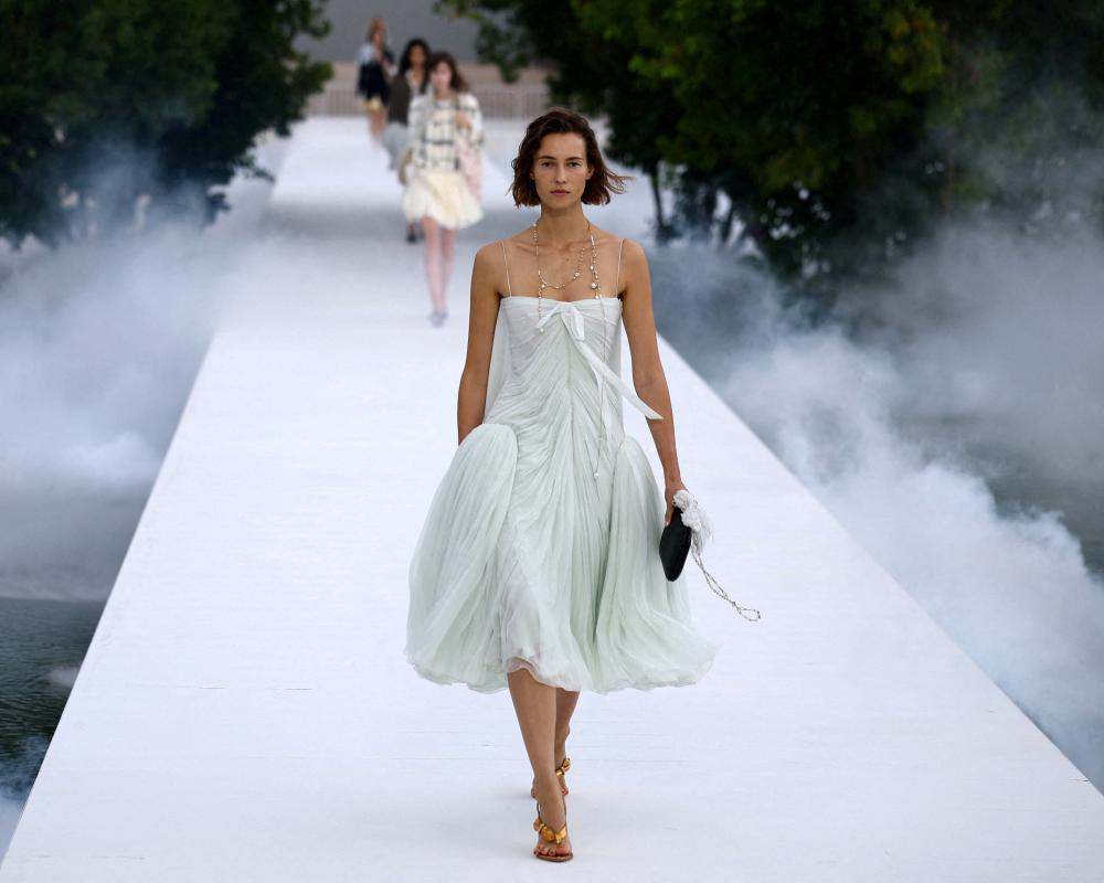 Jonathan Anderson Dior Show: Austen Romance Meets Streetwear