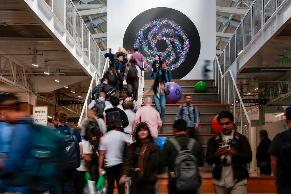 OpenAI Math Breakthrough Sparks Expert Concerns Over AI