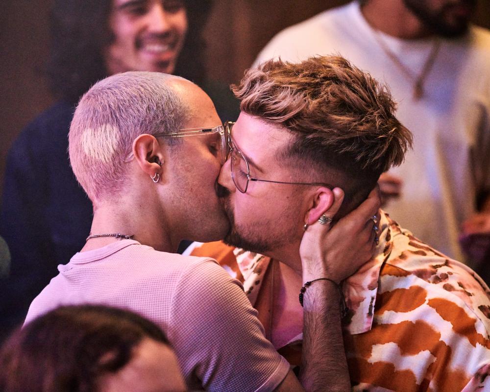 Public Kissing and Relationship Satisfaction: What Science Says