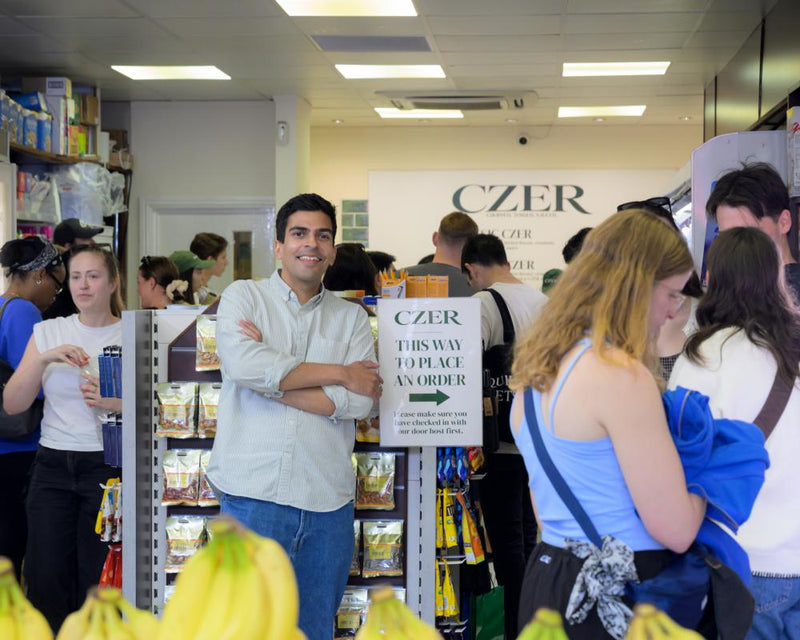 Viral Queues: How They Help and Harm Restaurants