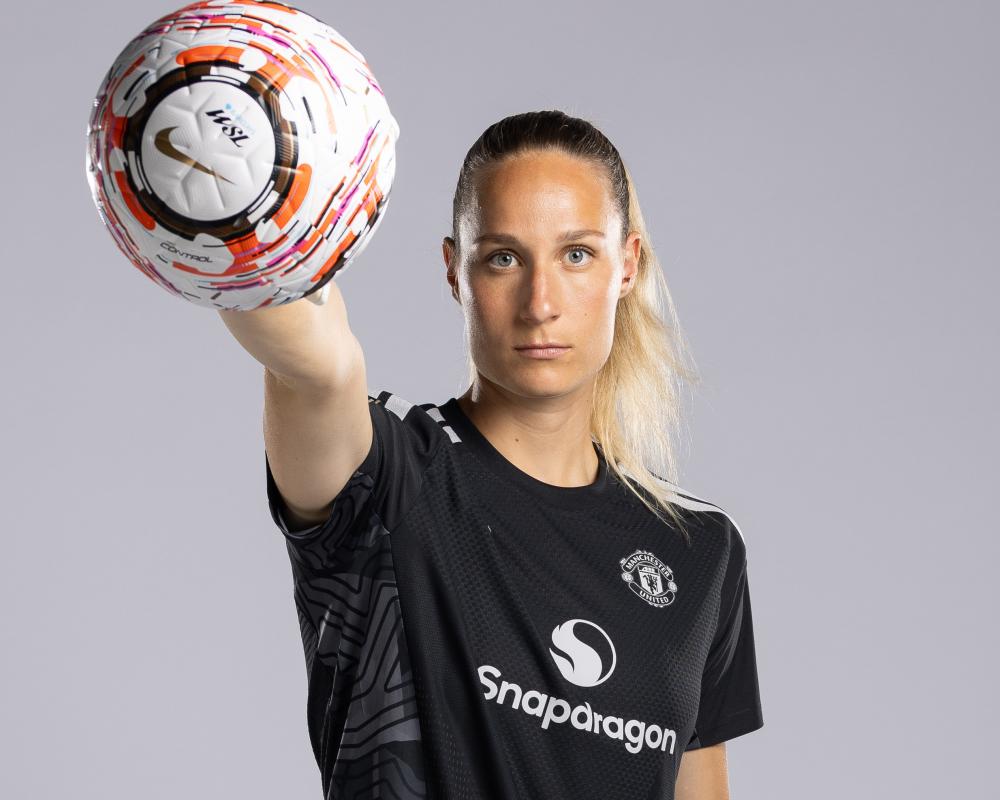 Janina Leitzig on Goalkeeping, Gardening, and Manchester United Move