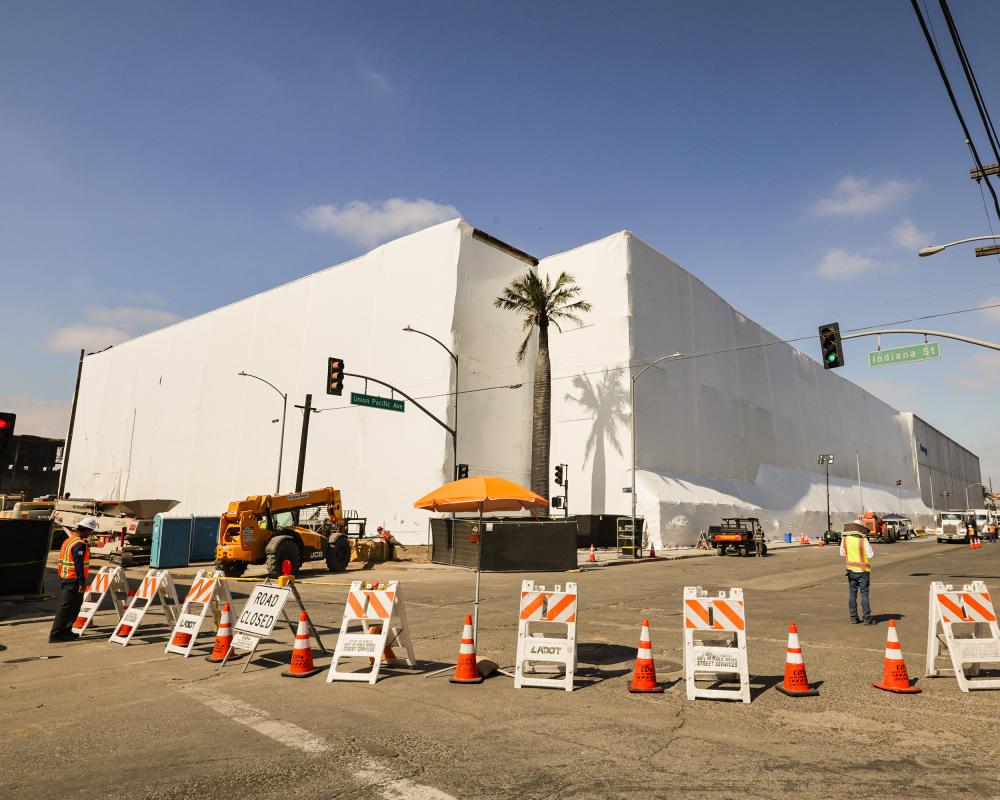 LA Mayor Slams Warehouse Rebuild Before Cleanup: Key Lessons