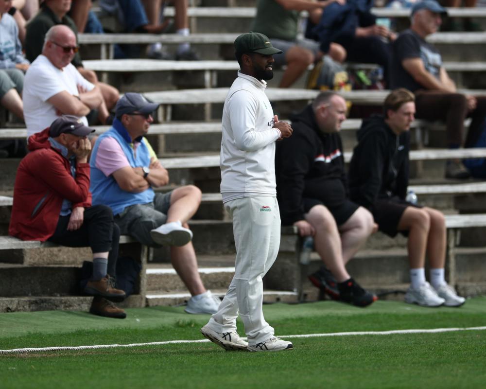 County Cricket Day Three: Yorkshire, Warwickshire, Notts and More Live