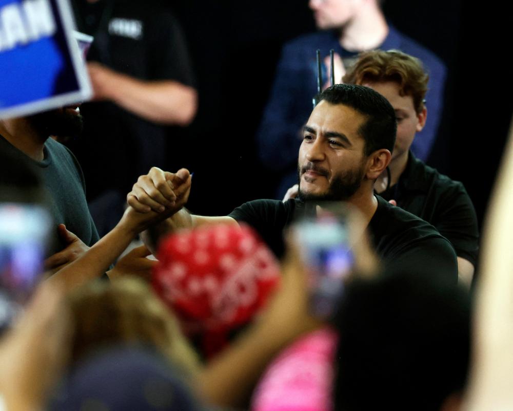 Centrist Democrats Dismiss El-Sayed? Win 2028 Needs Progressive