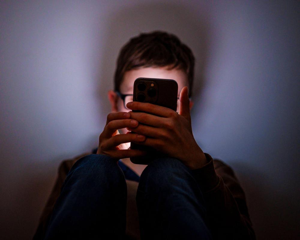 UK Watchdogs Urged to Tackle Suicide Content on Social Media