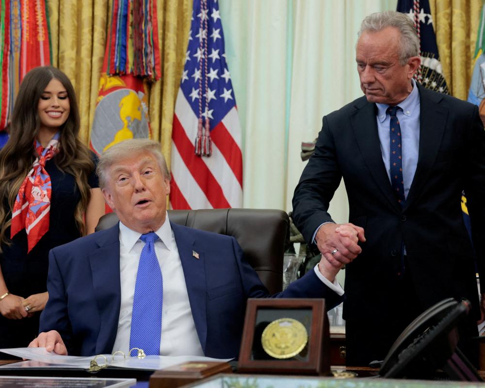 Doctors Condemn Trump Vaccine Order: MMR Split and Schedule Changes