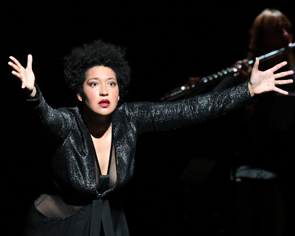 Perle Noire Review: A Turgid Tribute to Joséphine Baker