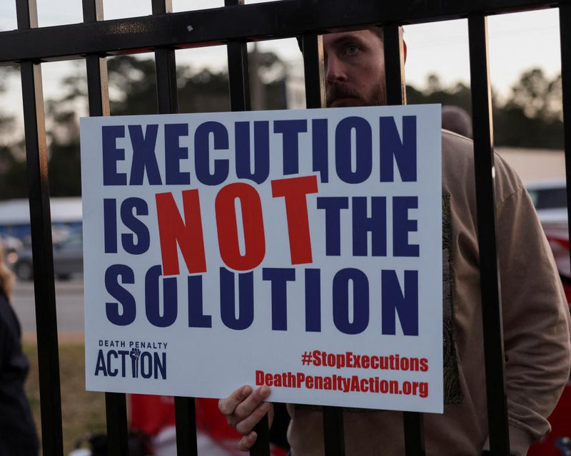 Execution Livestream Controversy: Historical Photos and Ethical Debate