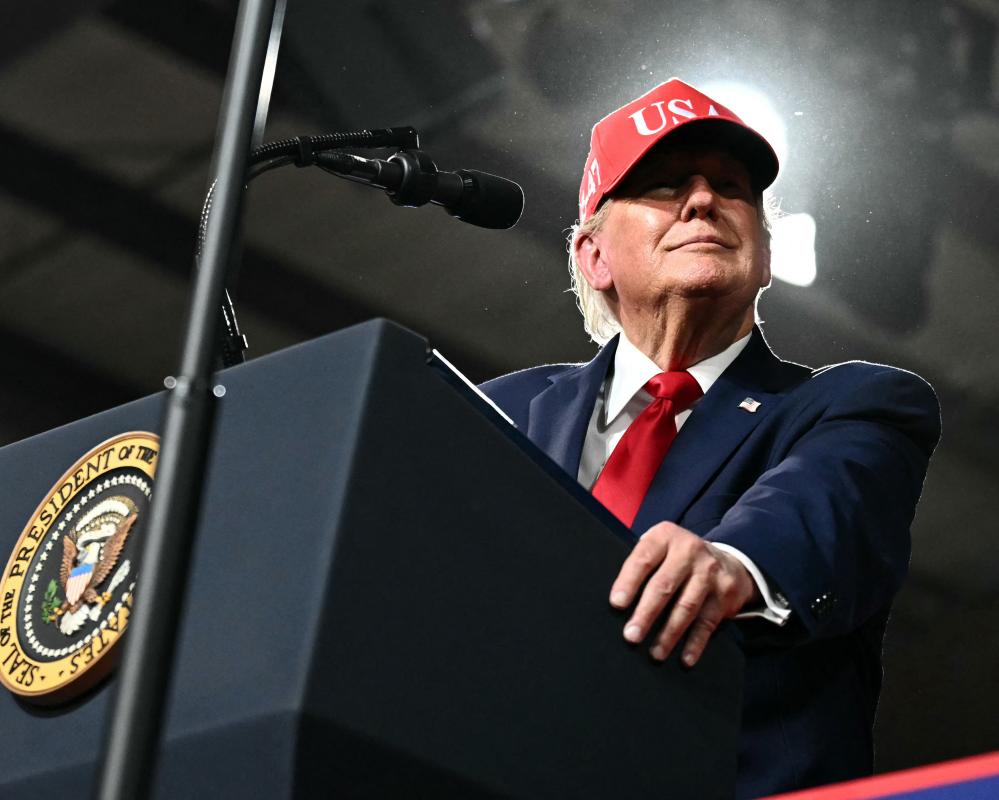 Trump Iran War Claim Ignites Midterm Rally Debate