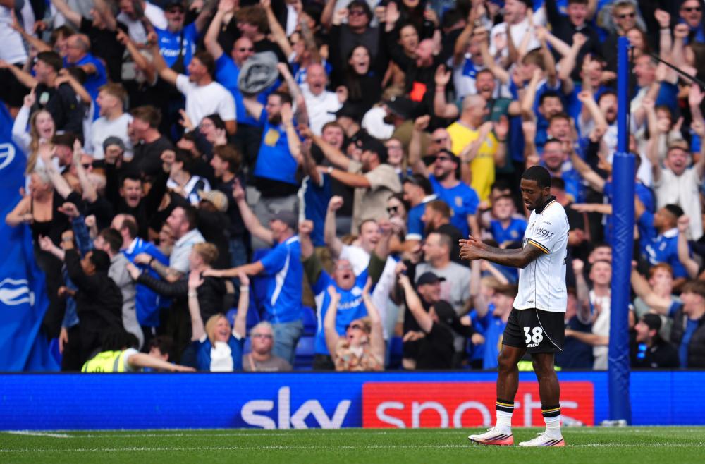 Birmingham Derby Thriller Ends in Draw as Armstrong Misses Sitter