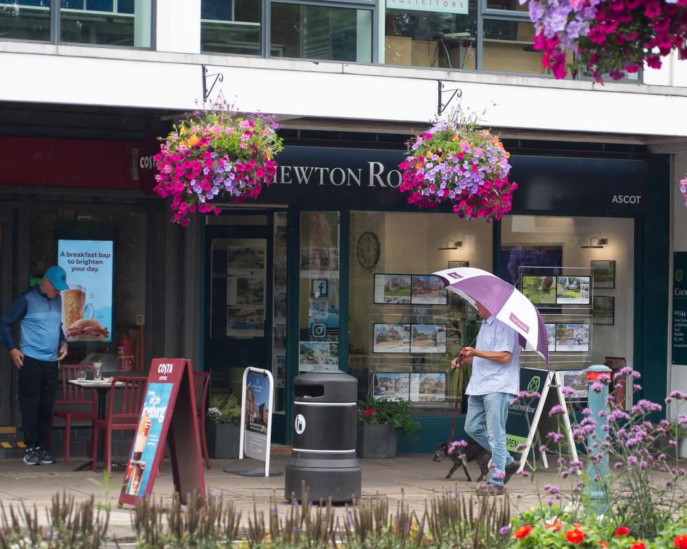 UK Consumer Confidence Hits Three-Year Low on Rate Fears