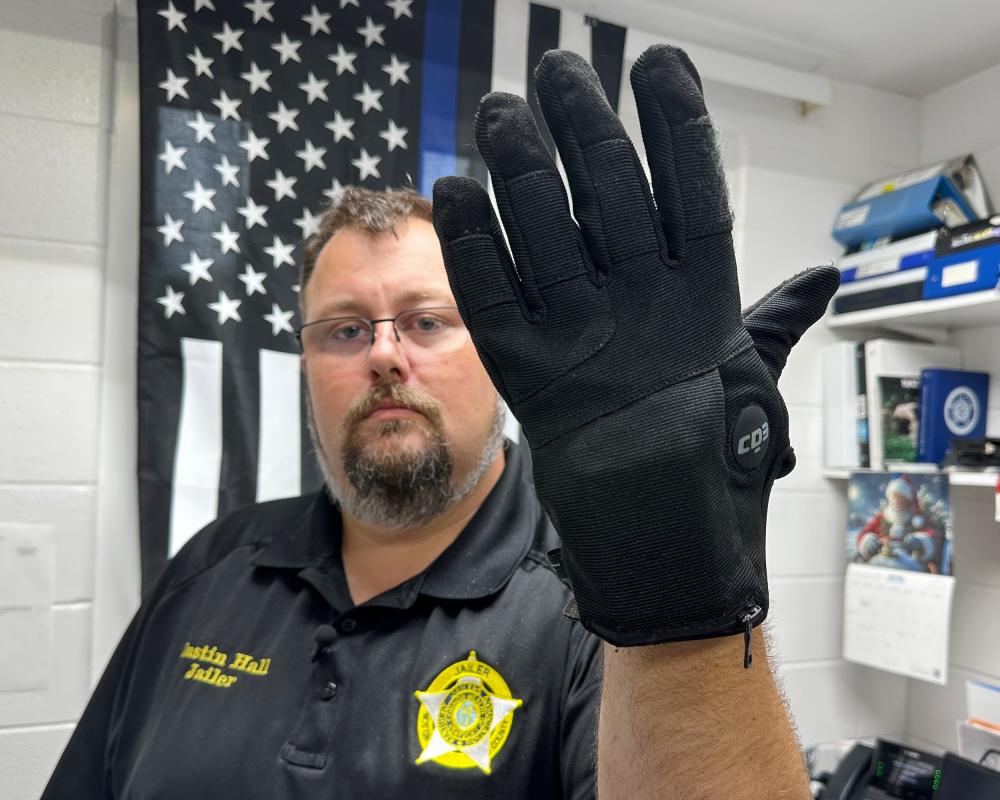 Electric-Shock Gloves ICE Plans to Use Caused Intense Pain in Army
