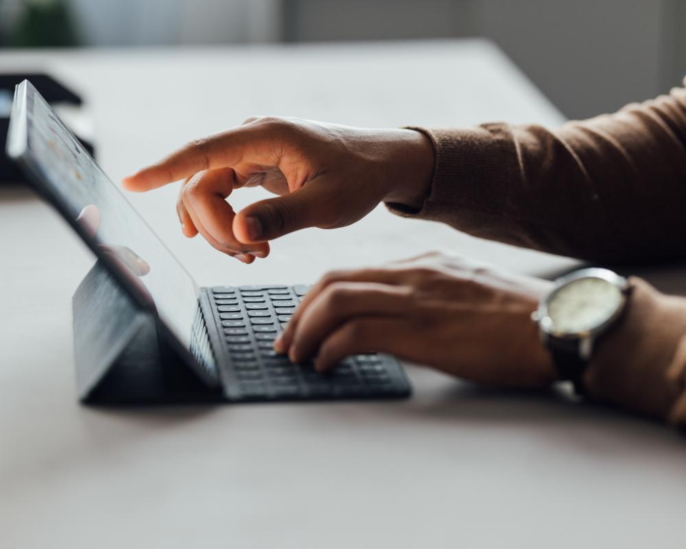 AI Use in Writing Sparks $2m Crime Novel Deal Collapse