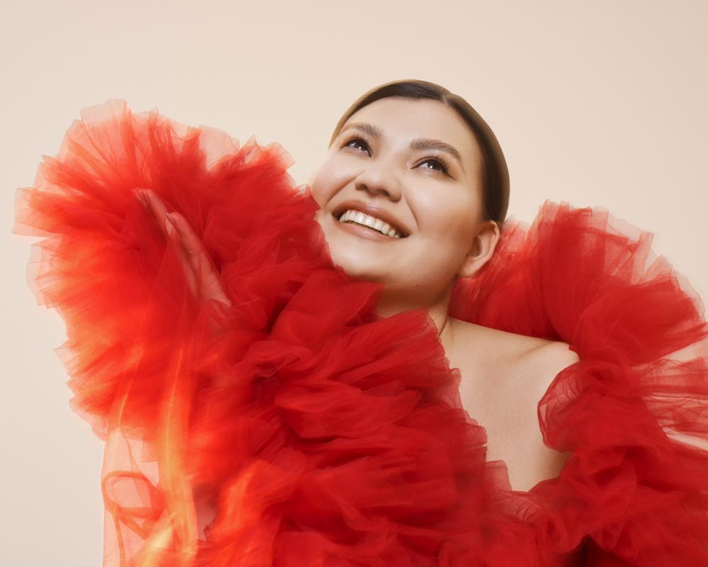 Aigul Akhmetshina's Mujer Fatal: A Classy and Sensual Album Review