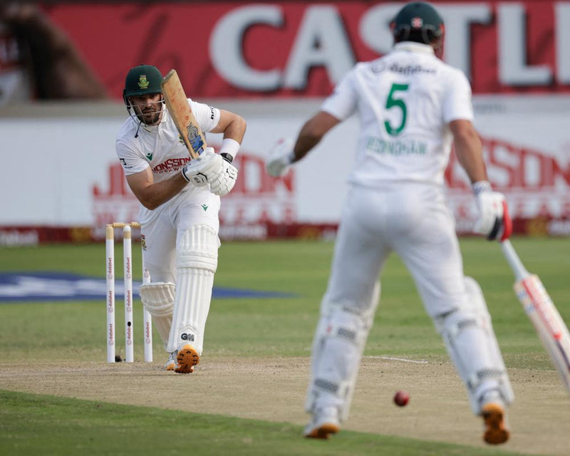 South Africa vs Australia First Test Day 3: Renshaw's 190 Seals
