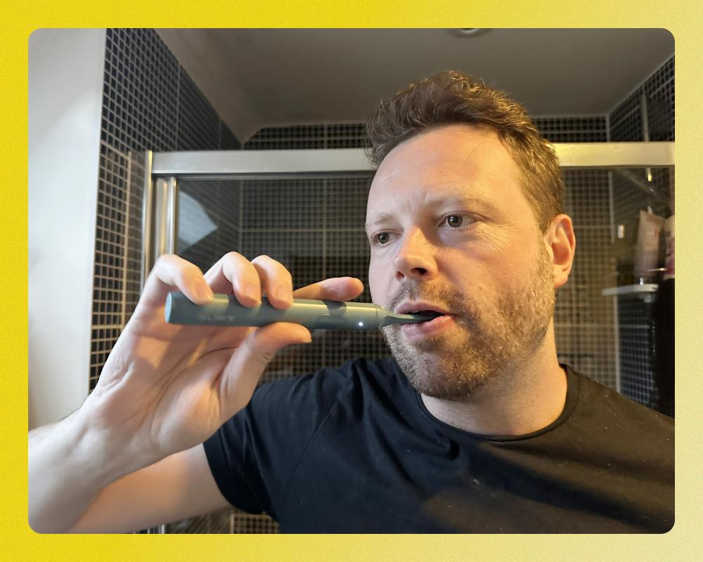 Suri Pro 2.0 Electric Toothbrush Review: Sustainable Brush Tested