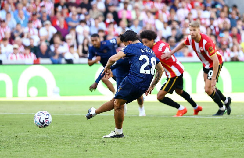Enzo Le Fée Penalty Rescues Sunderland Point at Brentford