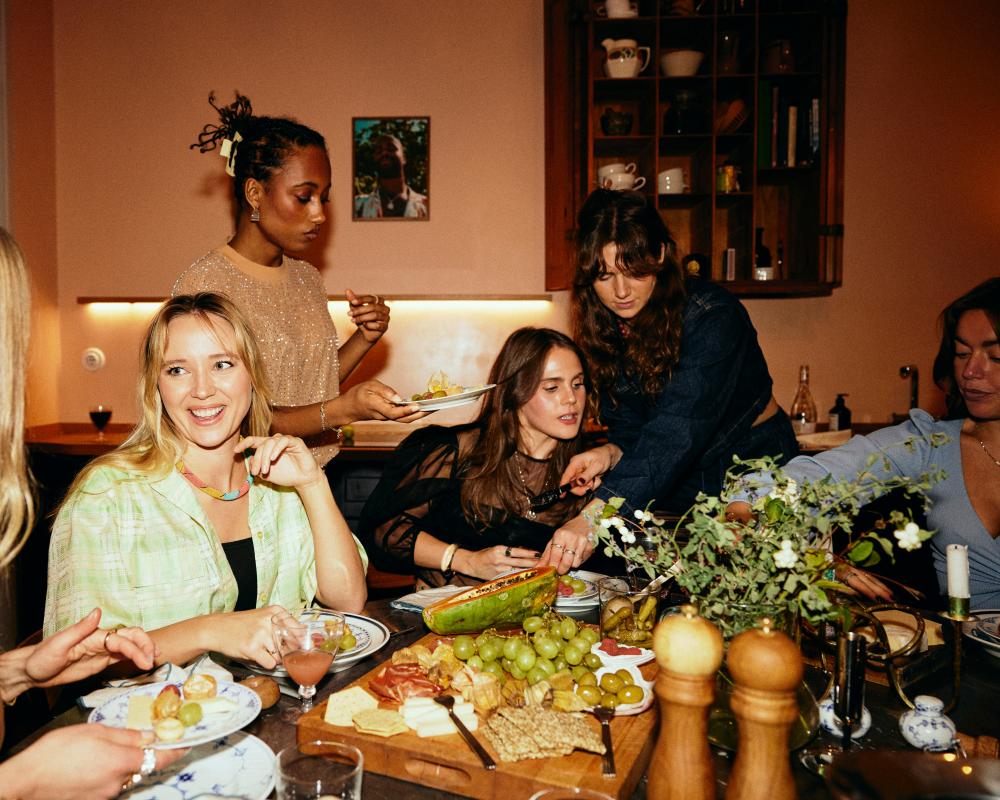 Hosts vs Guests: The Two Types of People at Every Dinner Party