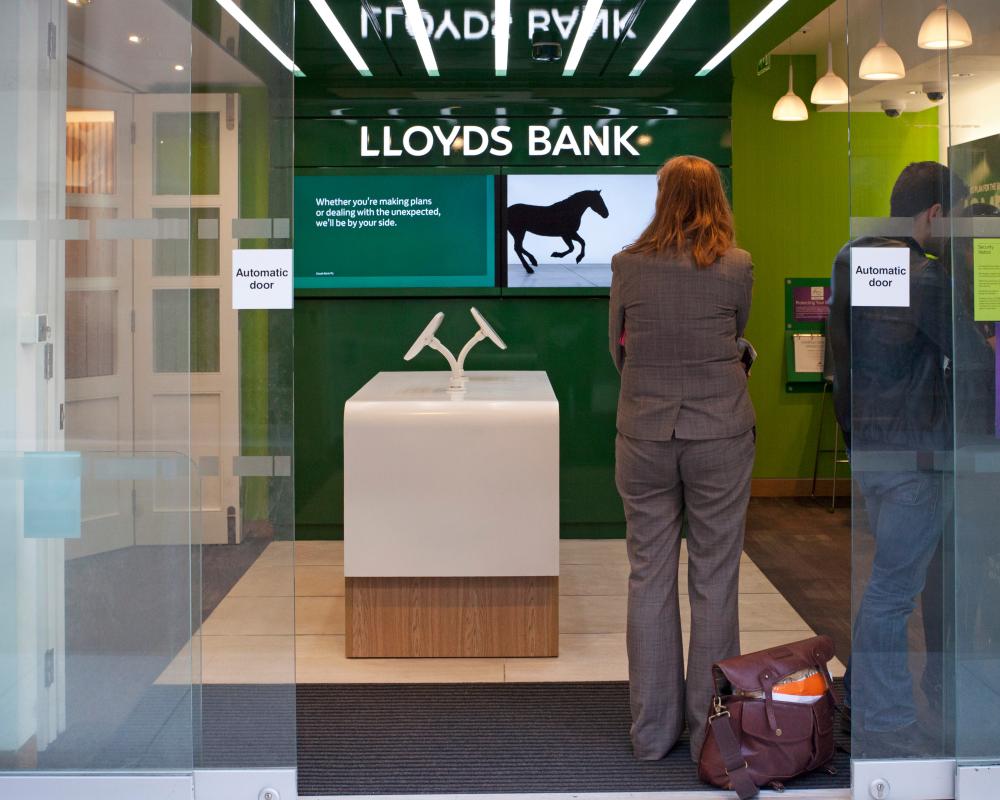 Lloyds Bank AI Cost Cuts: £2bn Strategy for Growth