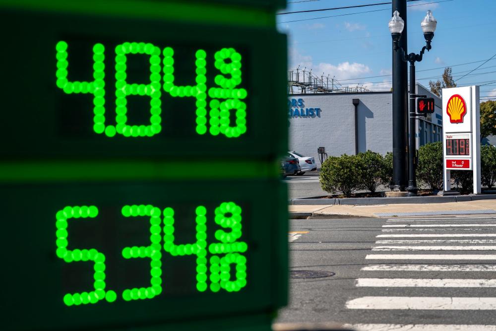 Trump Weighs Federal Gas Tax Suspension as Pump Prices Surge