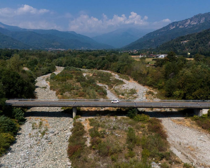 Global Water Crisis: Drought, Rationing, and Dry Rivers