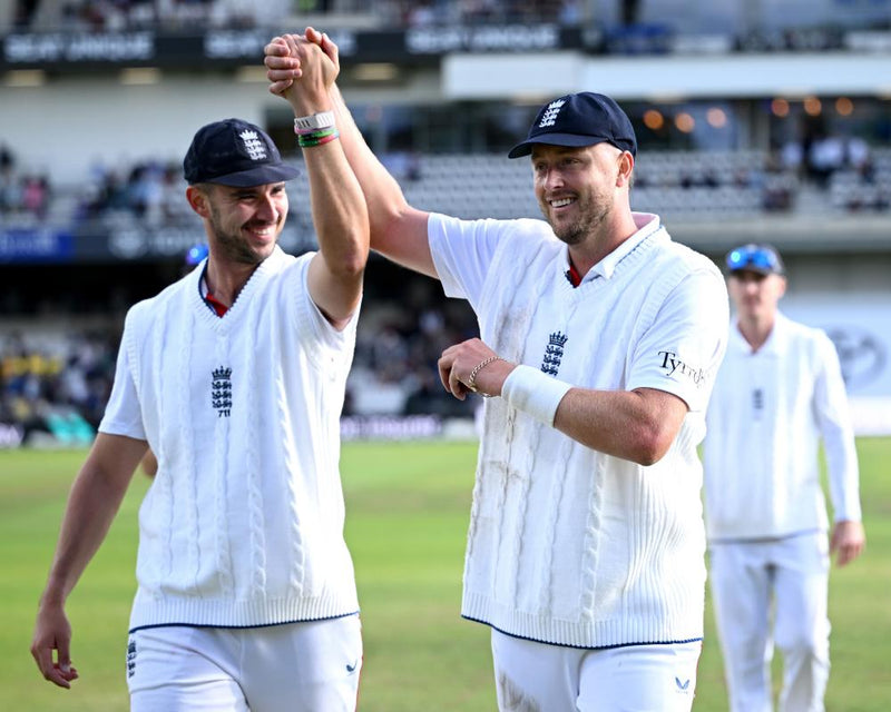 England vs Pakistan: Robinson and Tongue Dominate Day One