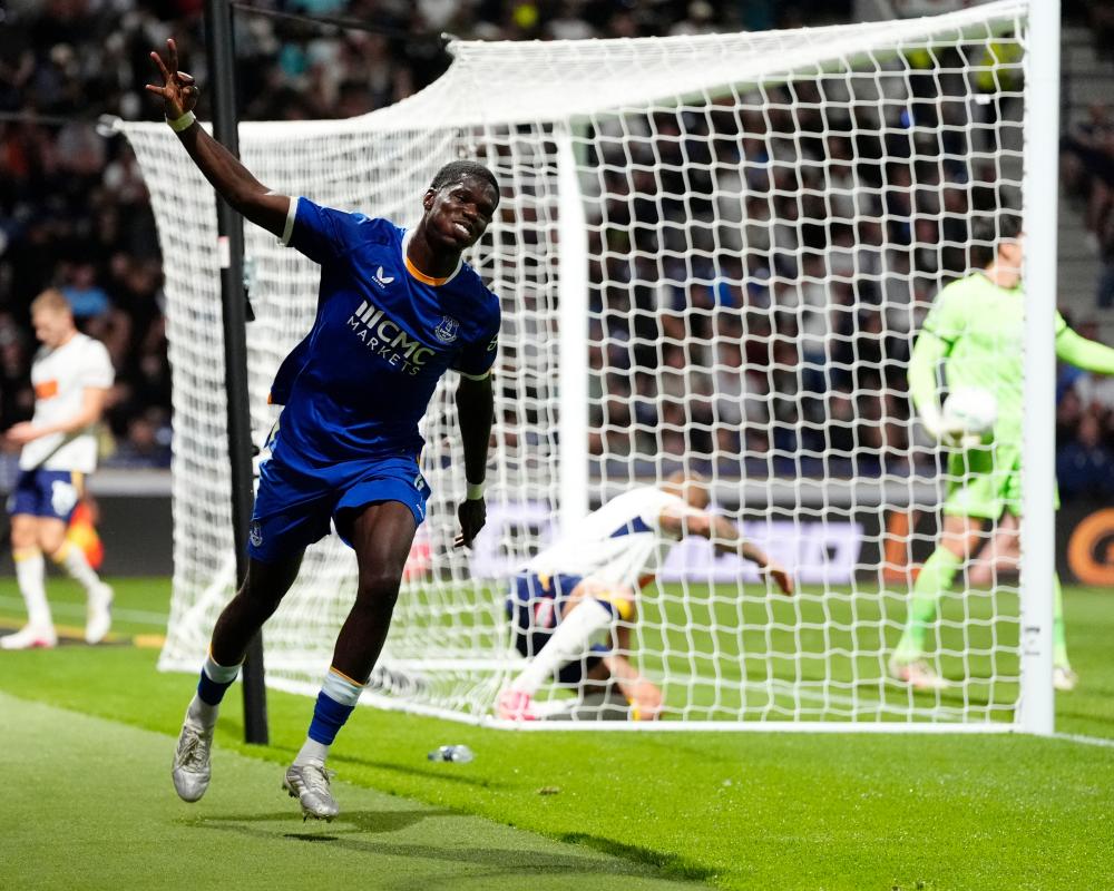 Thierno Barry Hat-Trick Powers Everton Past Preston in Carabao Cup