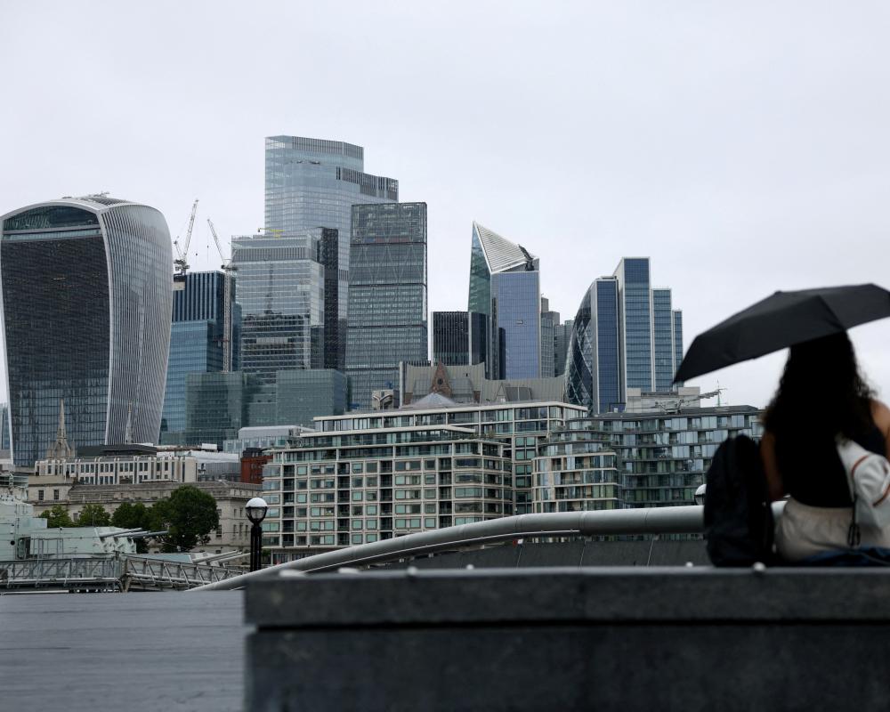 UK Bank Shares Drop as John Healey Plans Budget Tax Raid