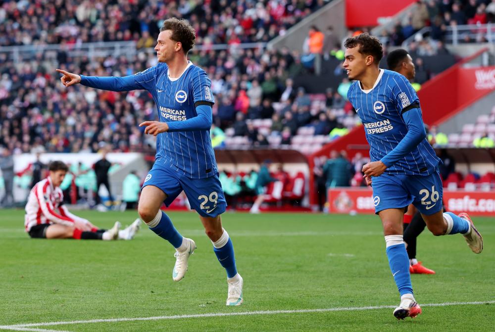 Brighton's Ten-Man Triumph at Sunderland Boosts Premier League Hopes