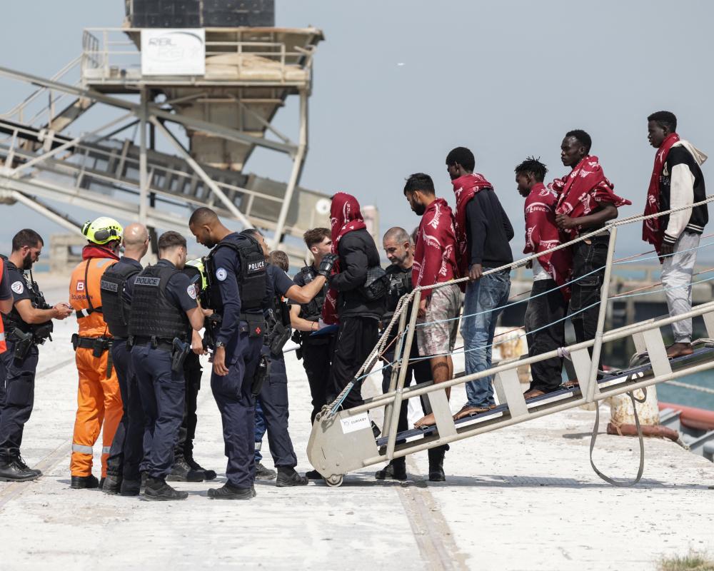 Channel Dinghy Capsizes: 173 Rescued in Major Sea Operation