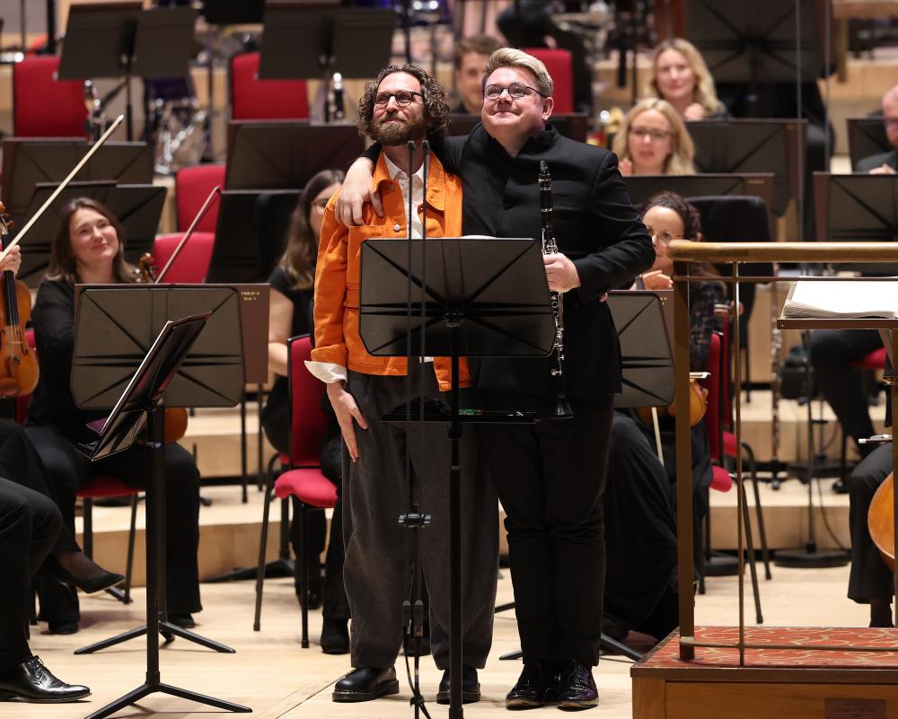 Mark Simpson Premieres Gavin Higgins Clarinet Concerto with RLPO