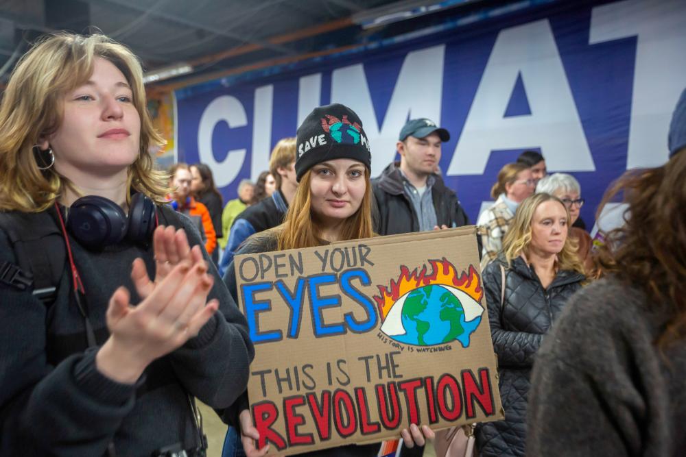 Climate Hushing: Activists Push Democrats to Speak Up on Crisis