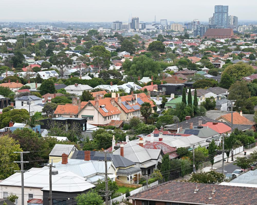 Australia House Prices Face Historic 10% Drop as Rate Hike Looms
