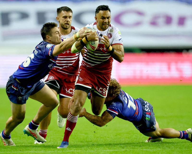 Wigan Warriors hit Super League summit with 12th straight win