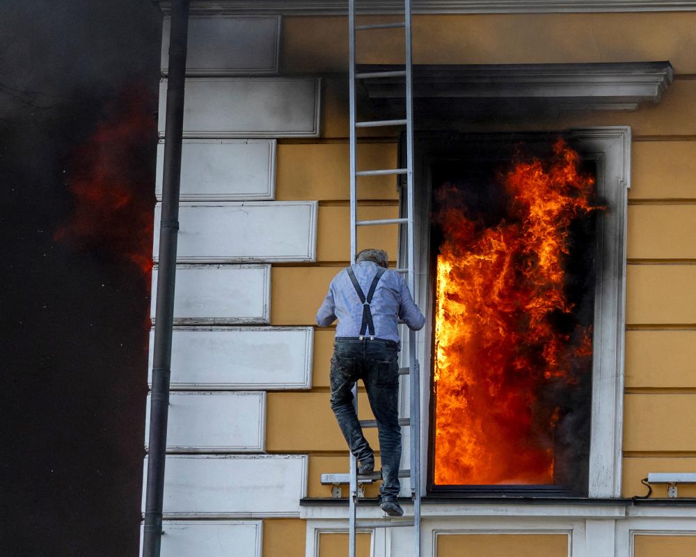 Curtain Shopping in Kyiv Air Raid: Resilience or Absurdity
