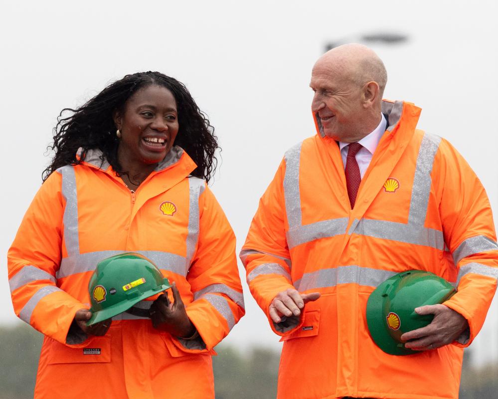 Labour MPs Urge Leadership Not to Overrule Energy Secretary