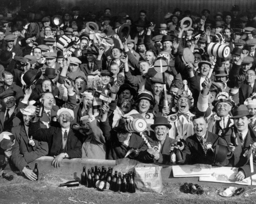 Alcohol at Football Matches: Pros and Cons of Drinking in Stadiums