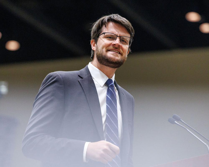 Progressive Climate Organizer Wins Michigan Primary, Pushes AI