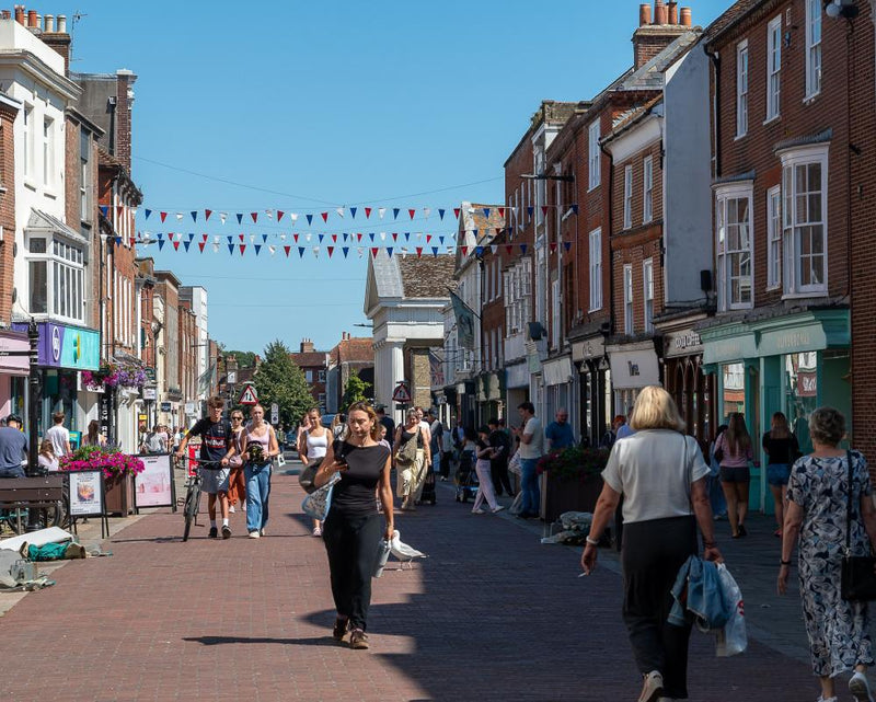 Retail Sales Fall in Great Britain Despite Heatwave and World Cup