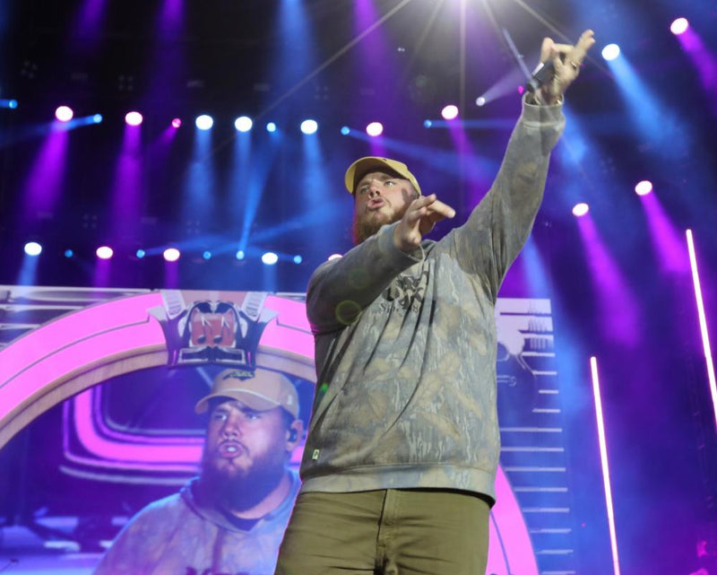 Luke Combs Concert Review: Arena-Sized Party Delivers Big Hits