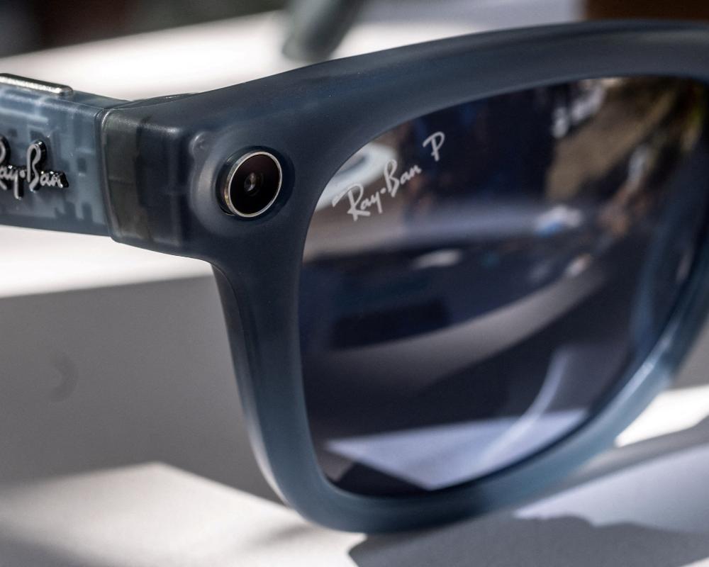 Smart Glasses Ban in Public Offices: Albanese