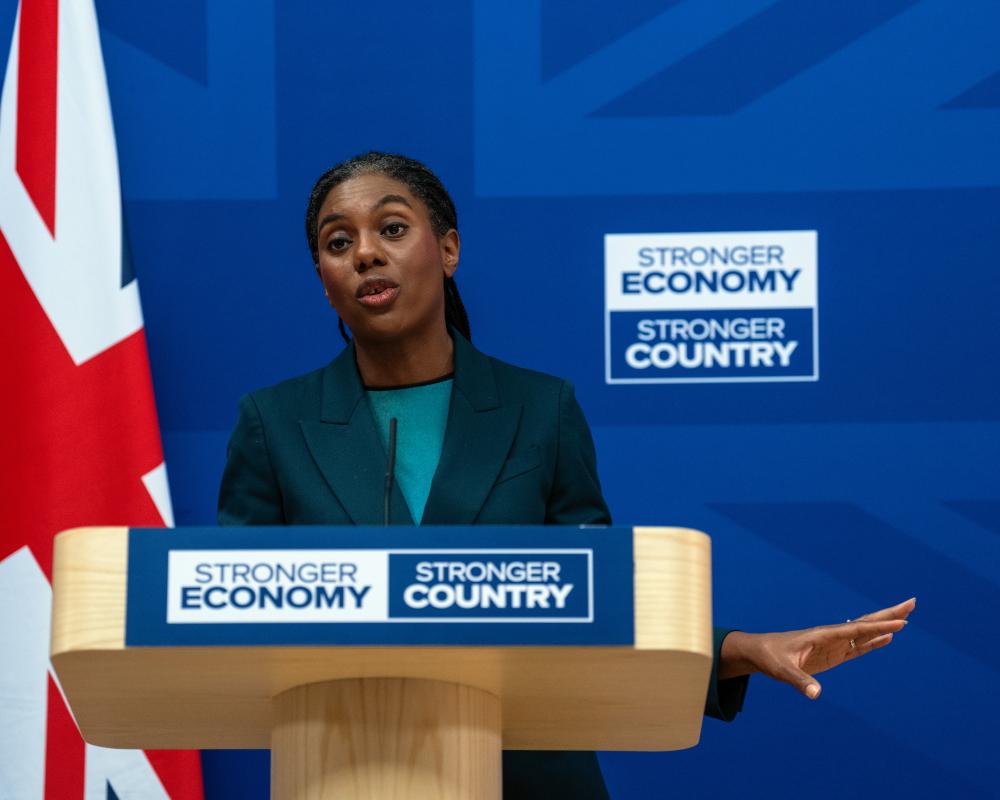 Kemi Badenoch Slams Farage's Authoritarian Media Ban and State Power