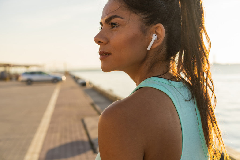 Black Friday 2019: The Best Headphone Deals for Listening to Music While Running - Grand Goldman