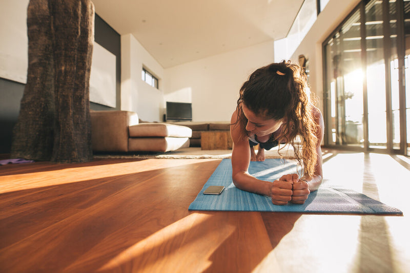 The seven best exercises to help you lose weight after Christmas that you can do in your living room - Grand Goldman