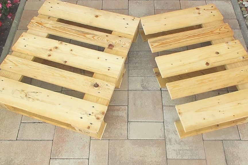 Cheap and Simple Coffee Table Made of Pallets (Video)! - grandgoldman.com