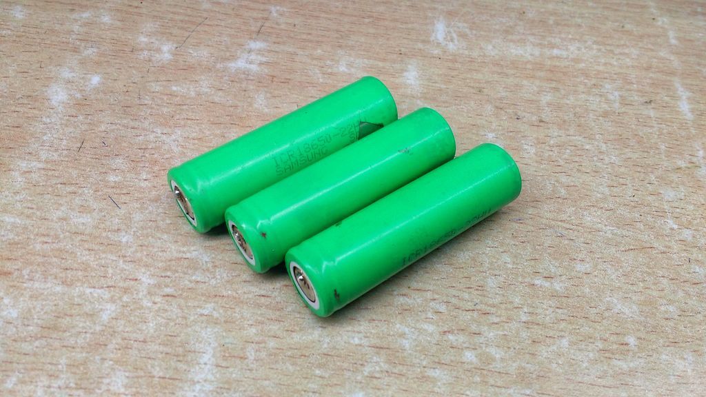 How to Make a Mobile Power Bank - grandgoldman.com