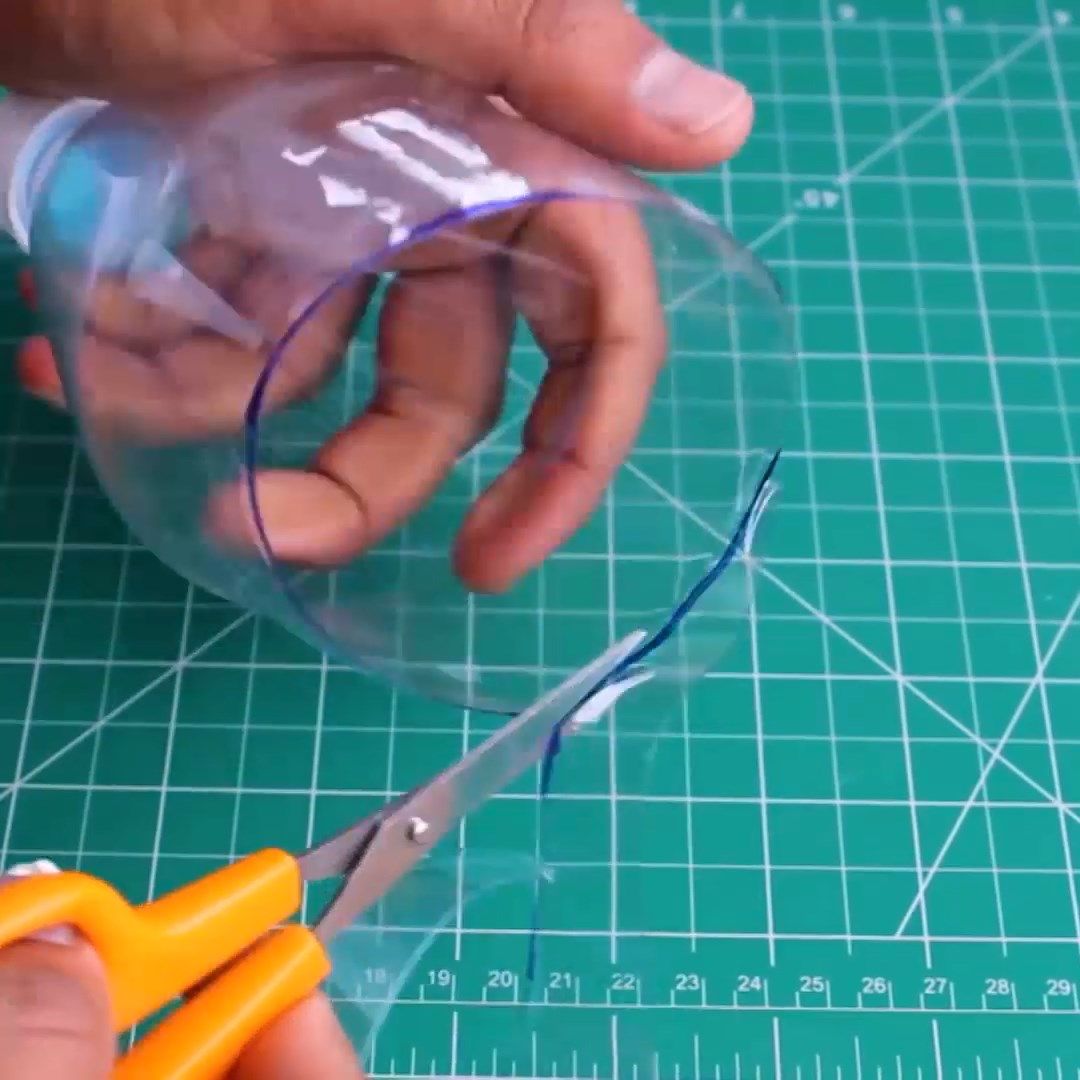 Table Fan with a Plastic Bottle - grandgoldman.com
